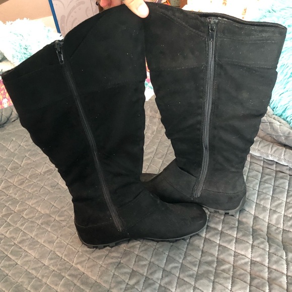 boots - Picture 2 of 3